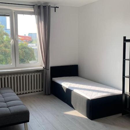 Beautiful Room - Newly Renovated, Aquapark Center Of Breslavia Exterior foto